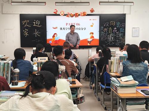 2 2403班家长代表发言.jpg