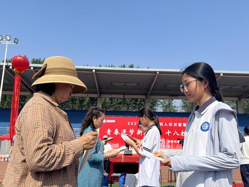 2母女阅信泪目 2母女阅信泪目