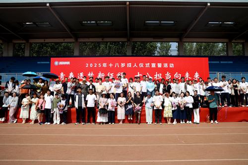 7家长和学生合影留念 7家长和学生合影留念