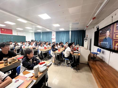 1 学生观看大会直播 1 学生观看大会直播