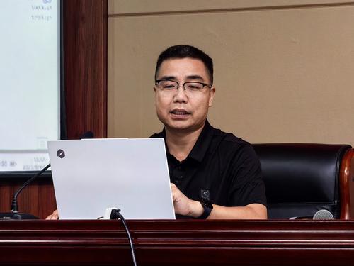2.教务处副主任李鹏主持会议 2.教务处副主任李鹏主持会议
