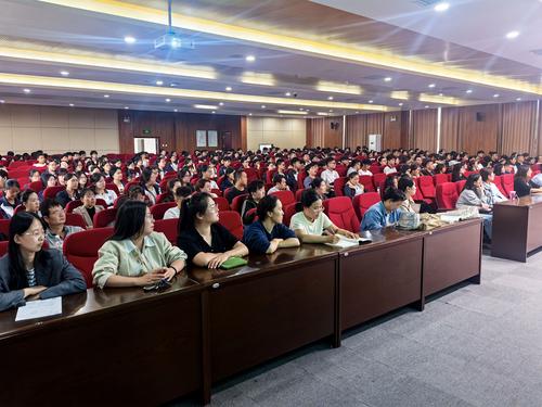9.家长代表和高三年级全体师生参加会议 9.家长代表和高三年级全体师生参加会议