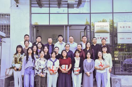 6全体教师合影留念 6全体教师合影留念