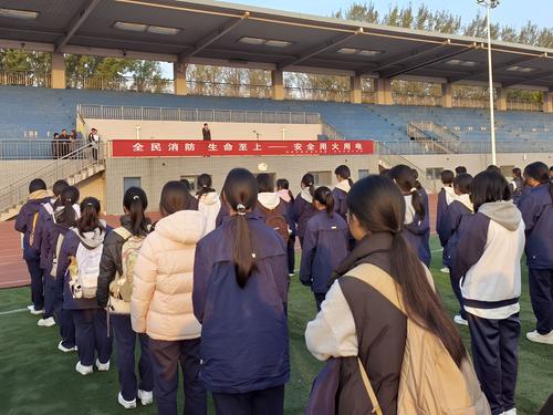 1 学校举行消防宣传月主题升旗仪式 1 学校举行消防宣传月主题升旗仪式