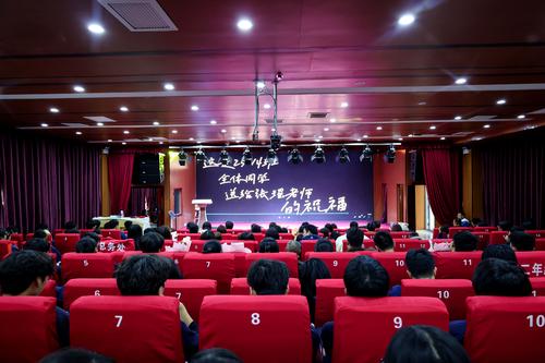 全体观看学生祝福视频