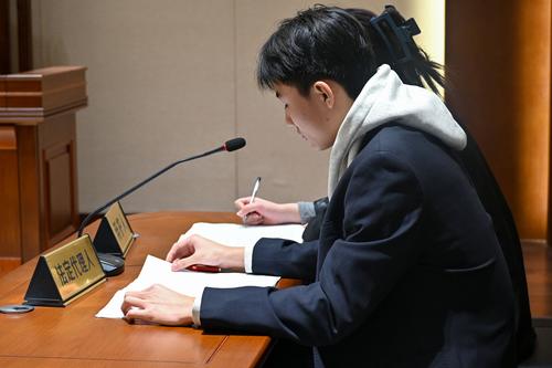 3.学生扮演法定代理人和辩护人 3.学生扮演法定代理人和辩护人