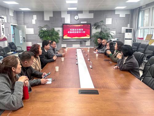 1taptap滚球校(taptap国际服怎么登录)党委书记邵元辉向检查组汇报学校安全工作 1taptap滚球校(taptap国际服怎么登录)党委书记邵元辉向检查组汇报学校安全工作