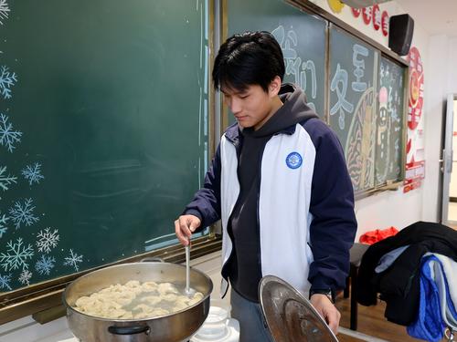 4煮饺子
