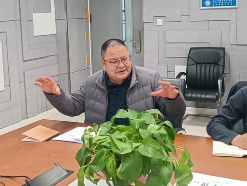 4.校党委书记邵元辉在作总结讲话 4.校党委书记邵元辉在作总结讲话