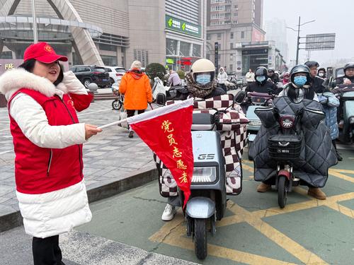 协助交警做好志愿服务活动2 协助交警做好志愿服务活动2