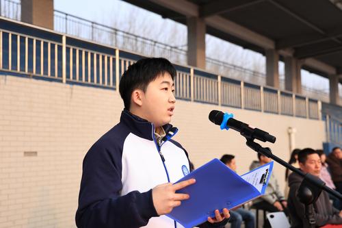 3  2517班学生代表万泽一发言