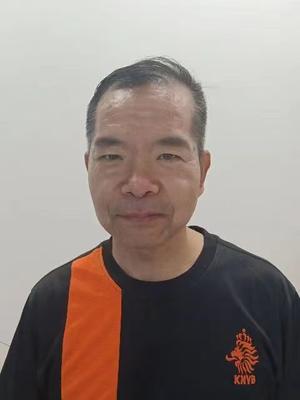 张卫国,教务处教务员,负责高中体育器材管理和大课间签到 张卫国,教务处教务员,负责高中体育器材管理和大课间签到