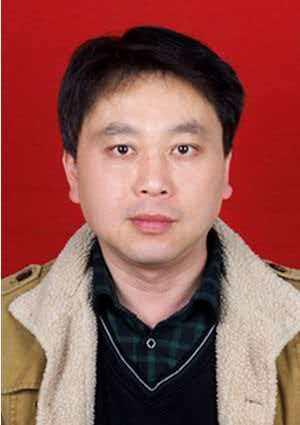 郑东亮,教务处教务员,负责学校体育器材保管、发放和大课间签到 郑东亮,教务处教务员,负责学校体育器材保管、发放和大课间签到