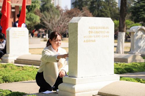 3轻轻擦拭