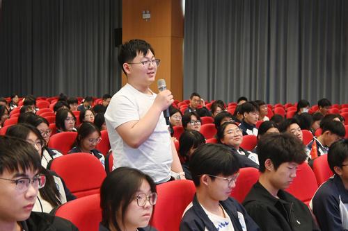 3.学生主动回答问题