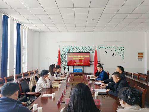 1两校领导在座谈会上深入交流 1两校领导在座谈会上深入交流
