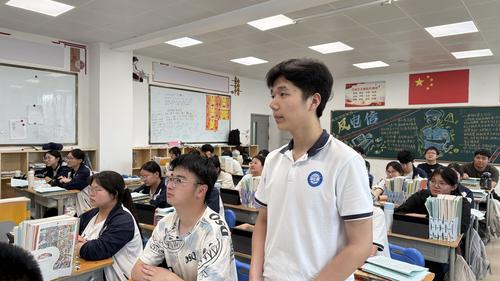 1.学生张耀表示将积极践行健康生活的理念