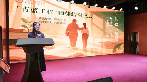 8.指导教师代表李新老师发言